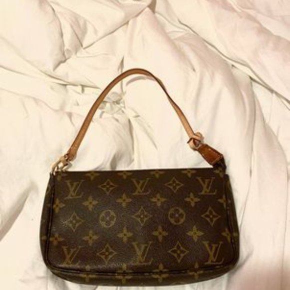 Authentic Louis Vuitton Pochette Accessoire - Picture 10 of 15